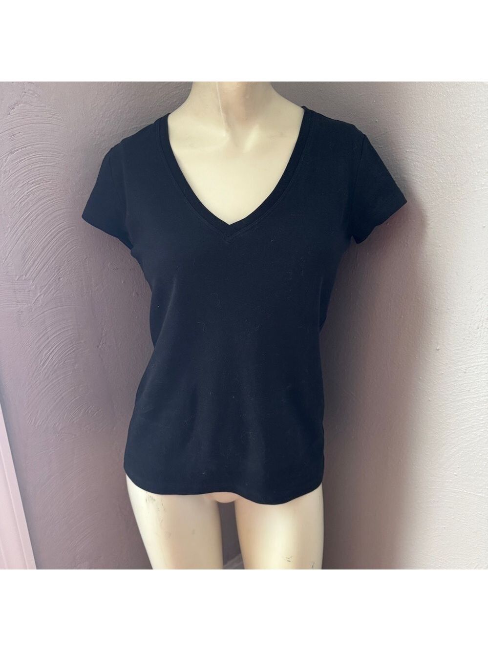 Banana Republic vneck black short sleeve T shirt size small